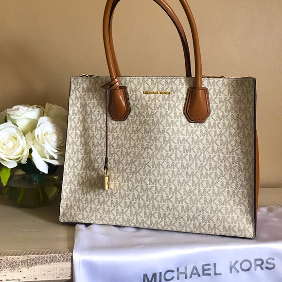 Michael Kors Handbags - REDUCED$ MICHAEL KORS Mercer Saffiano Tote Bag